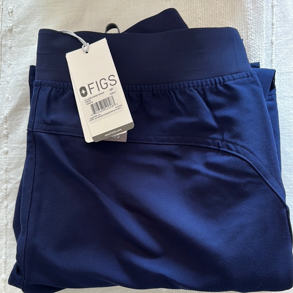 Figs Blue Sweatpants with Elastic Waistband and Moisture-Wicking Fabric